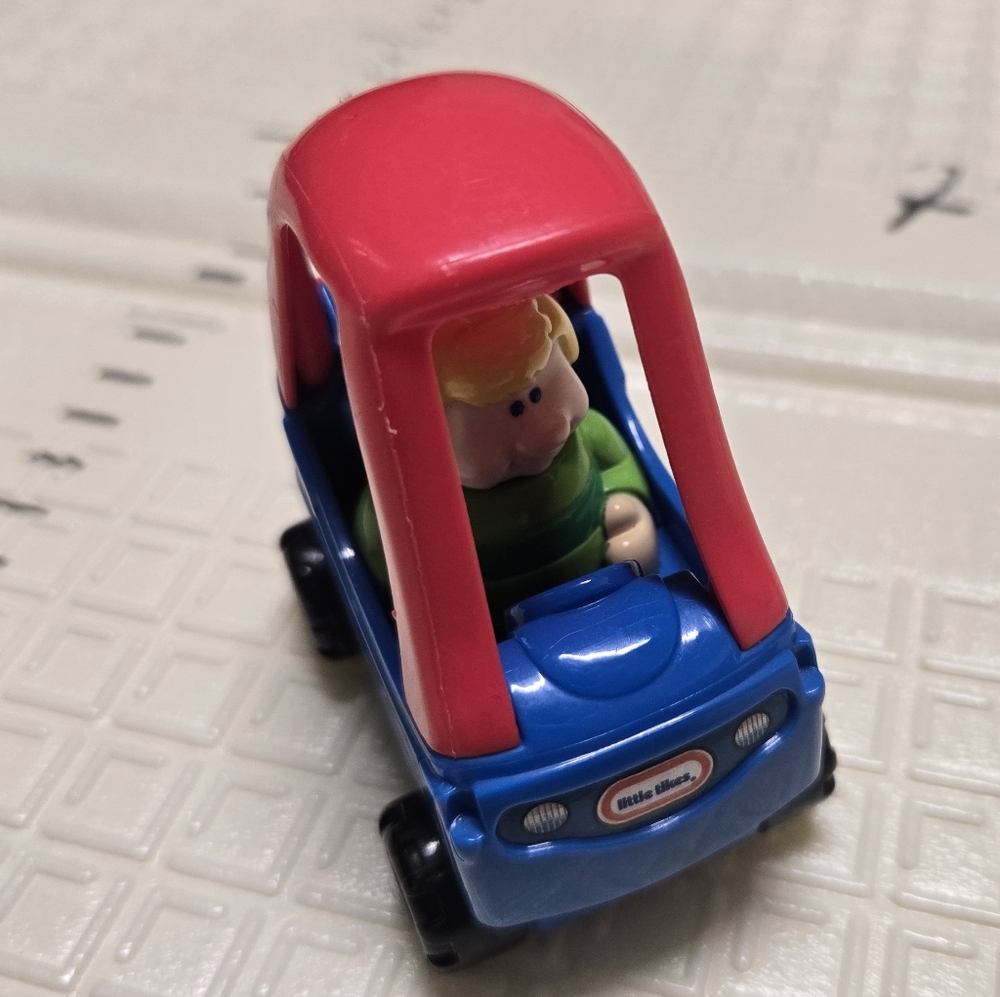 Little Tikes COZY COUPE CAR Red & Blue Car Mini Burger King Toy 2005